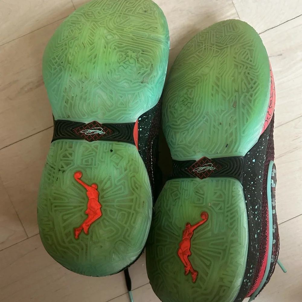LeBron XX size 6.5 boys - Picture 4 of 5